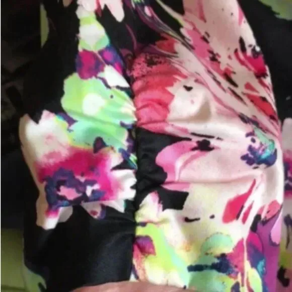 Candie’s Camera Ready Style Cropped Vibrant Floral Jacket Size Medium NEW NWT - Picture 9 of 12